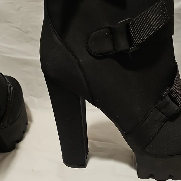 Chic Black Lace-Up Women's Boots - Picture 7 of 10